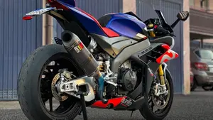 Aprilia RSV4 1100 Factory (2021 - 24)  (4)