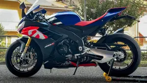 Aprilia RSV4 1100 Factory (2021 - 24)  (6)
