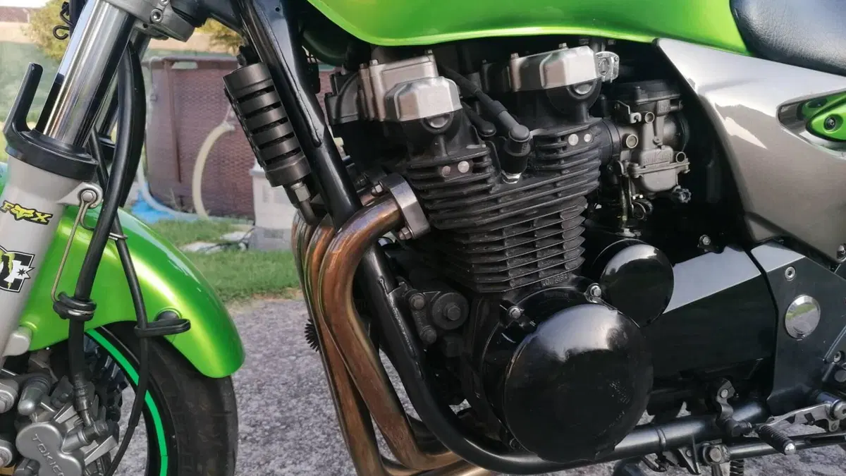 Kawasaki ZR-7 (2001 - 04)  (6)