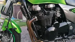 Kawasaki ZR-7 (2001 - 04)  (6)