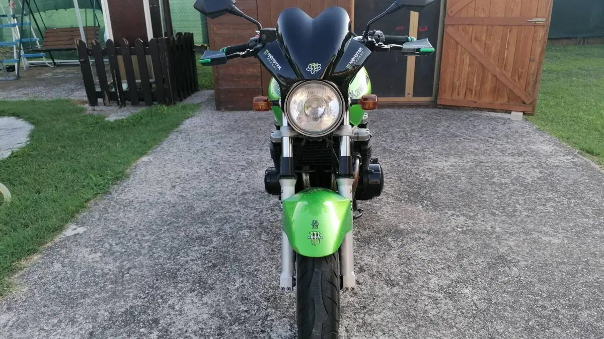 Kawasaki ZR-7 (2001 - 04)  (3)