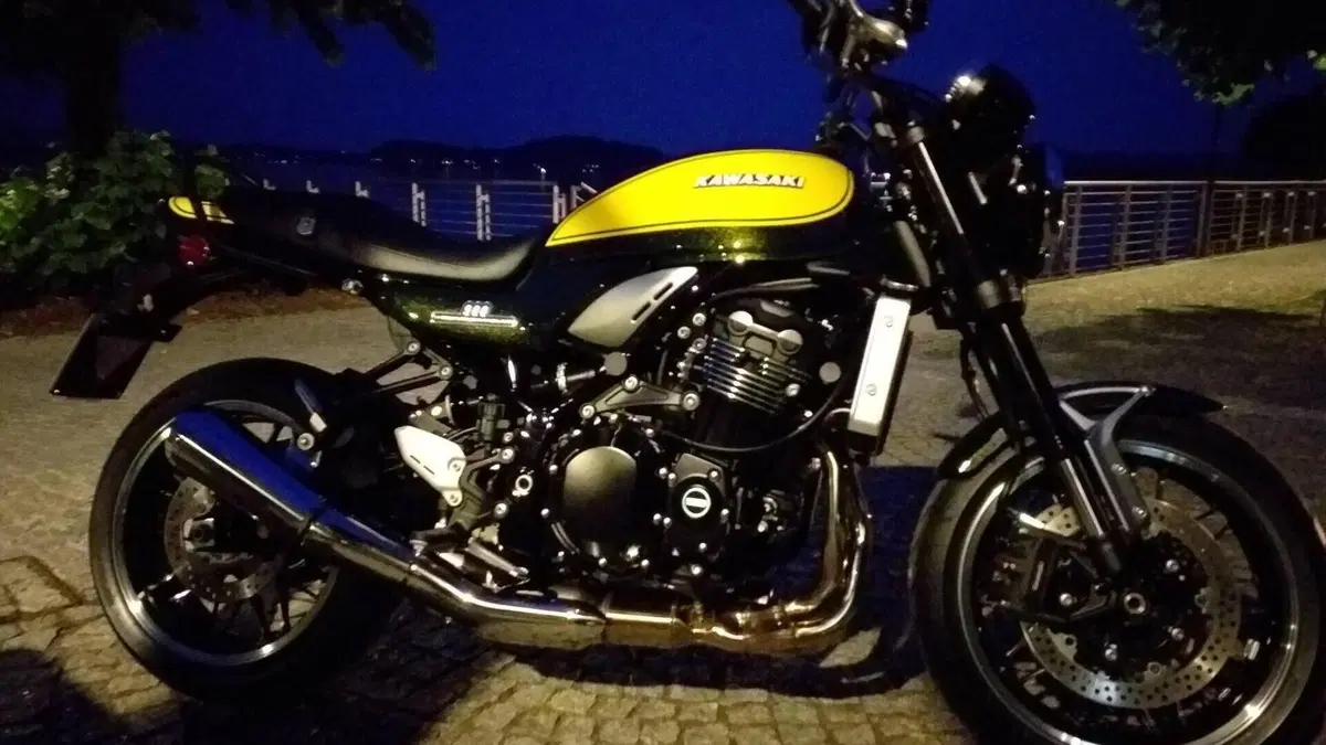 Kawasaki Z 900 RS (2022 - 25)  (8)