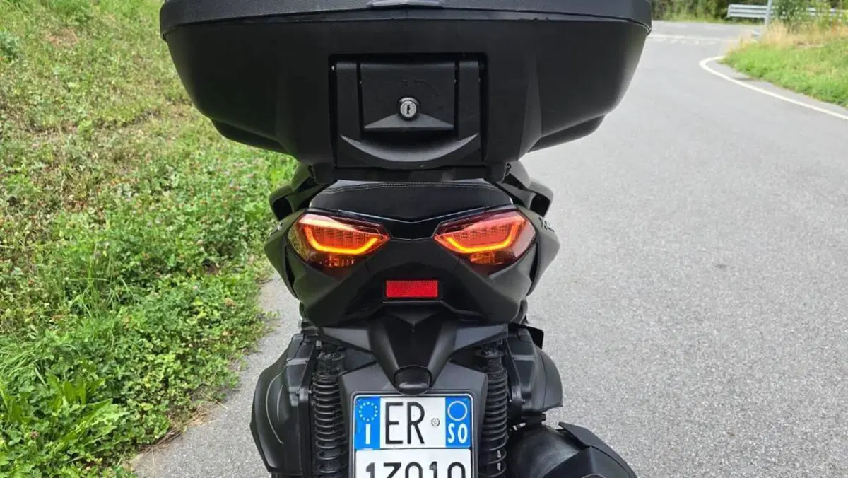 Yamaha X-Max 400 Iron Max (2019 - 20)  (7)