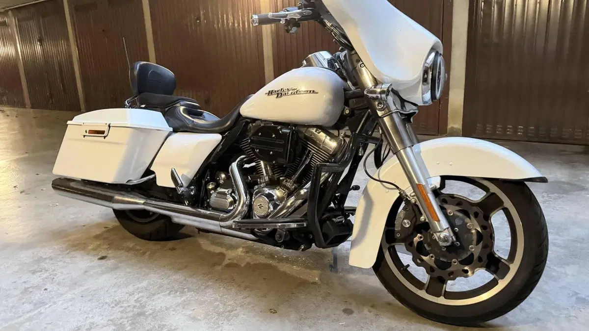 Harley-Davidson 1690 Street Glide (2011 - 13) - FLHX 