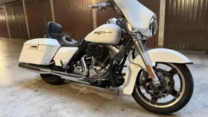 Harley-Davidson 1690 Street Glide (2011 - 13) - FLHX 