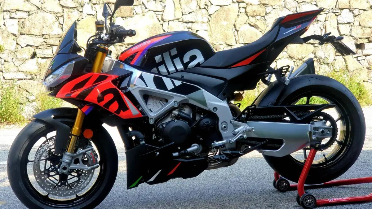 Aprilia Tuono V4 Factory (2021 - 24)  (2)