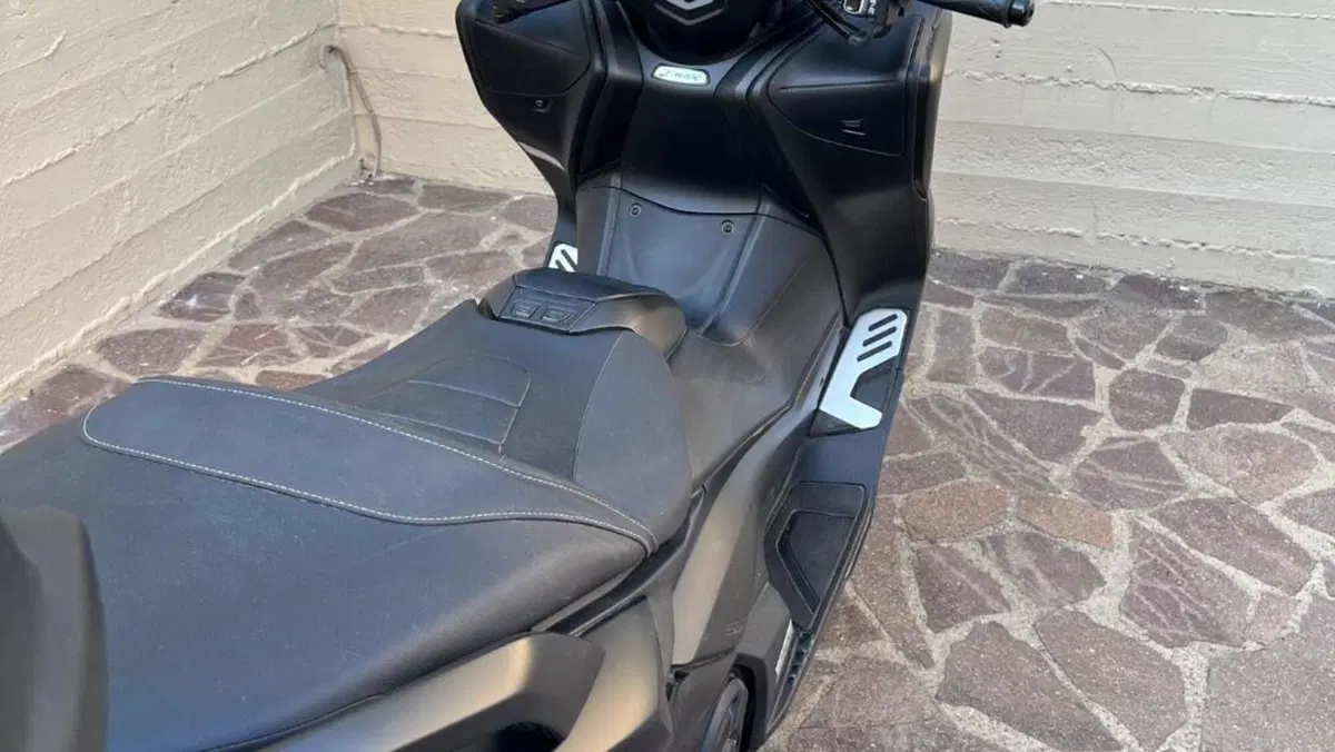 Yamaha T-Max 560 (2020 - 21)  (3)