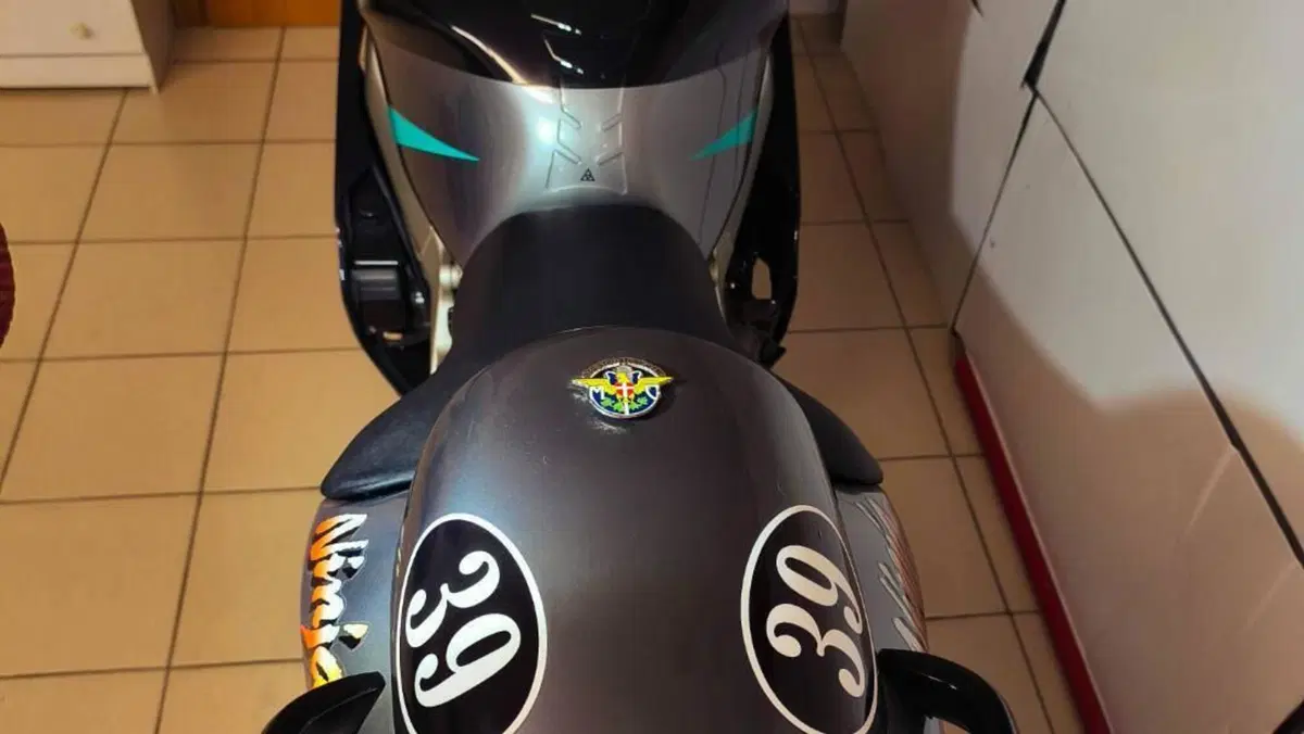 Kawasaki   (9)