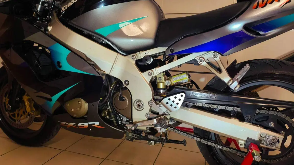 Kawasaki   (10)