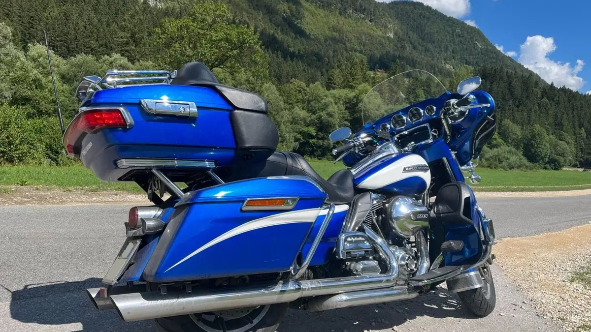 Harley-Davidson 1690 Electra Glide Ultra Classic (2014 - 16) - FLHTCU  (4)
