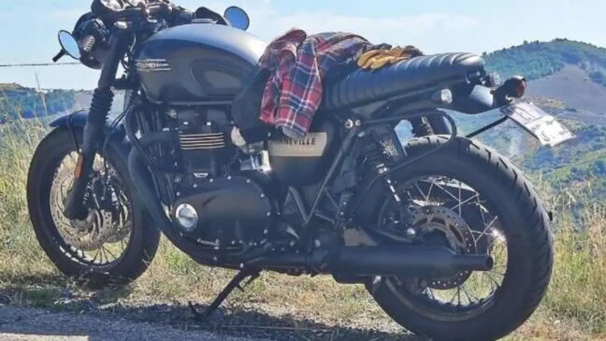 Triumph Bonneville T120 Gold Line Edition (2022 - 23)  (2)