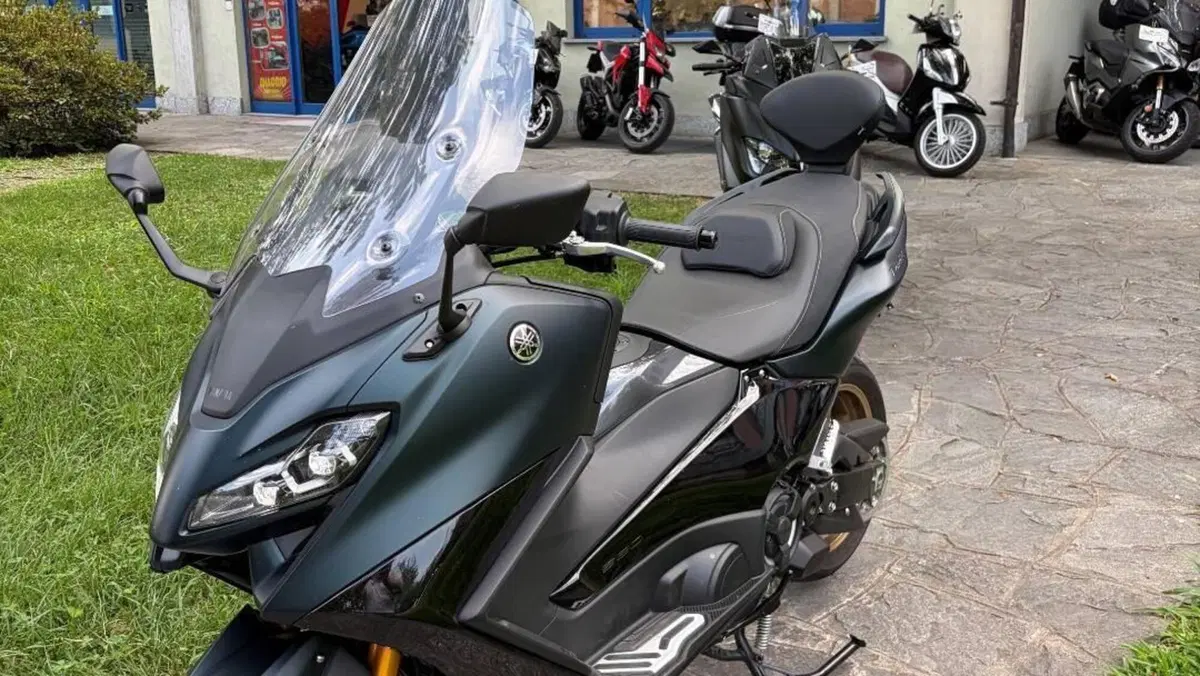 Yamaha T-Max 560 Tech Max (2022 - 24)  (2)