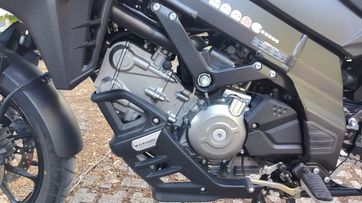 Suzuki V-Strom 650 (2021 - 25)  (5)