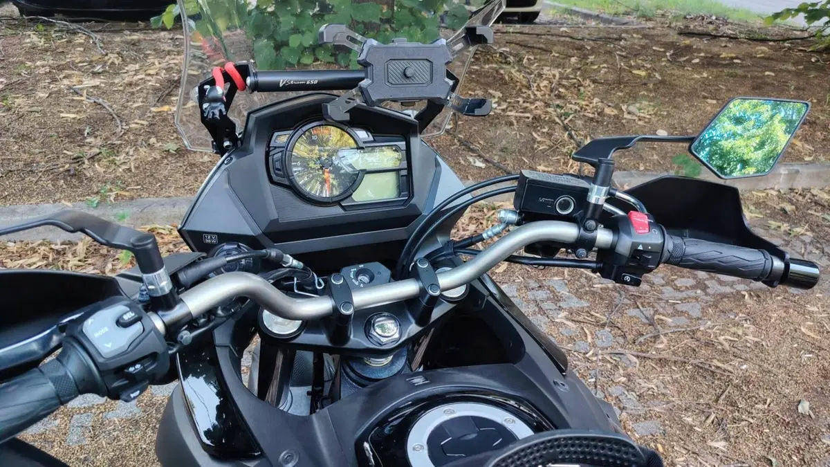 Suzuki V-Strom 650 (2021 - 25)  (12)