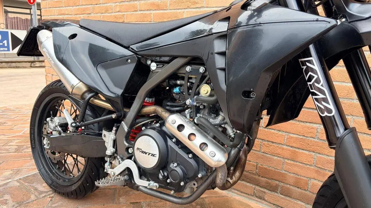 Fantic Motor XMF 125 Motard Performance 4T (2023 - 24)  (2)