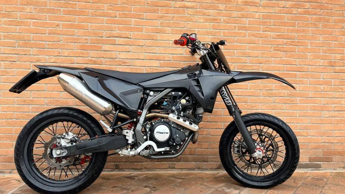 Fantic Motor XMF 125 Motard Performance 4T (2023 - 24)  (4)
