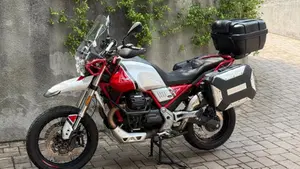 Moto Guzzi V85 TT Evocative Graphics (2019 - 20) 