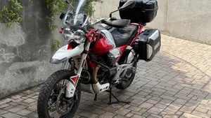 Moto Guzzi V85 TT Evocative Graphics (2019 - 20)  (2)