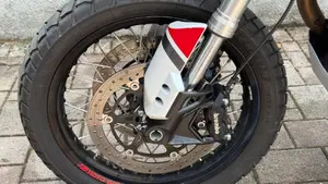 Moto Guzzi V85 TT Evocative Graphics (2019 - 20)  (8)