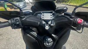 Yamaha X-Max 300 (2025 - 26)  (9)