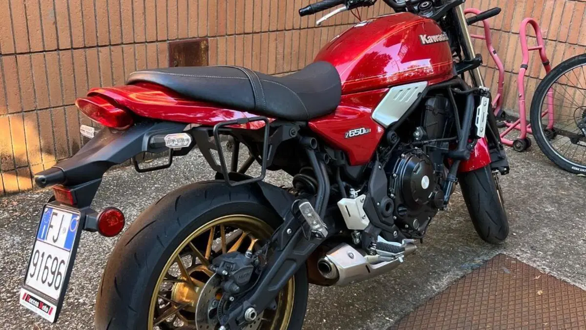 Kawasaki Z 650 RS 50th Anniversary (2022)  (4)