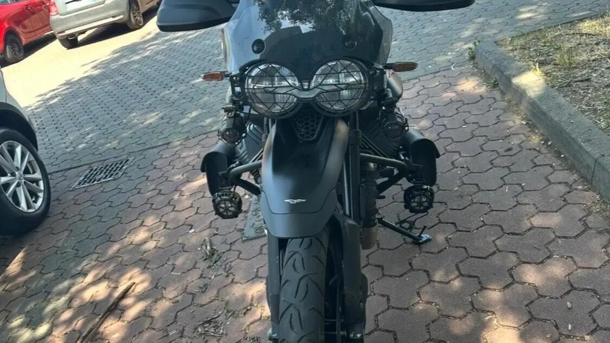 Moto Guzzi V85 Strada (2024 - 26)  (3)
