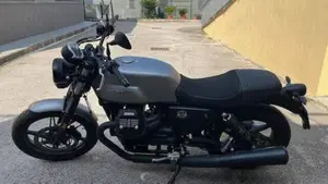 Moto Guzzi V7 Stone (2021 - 24)  (3)