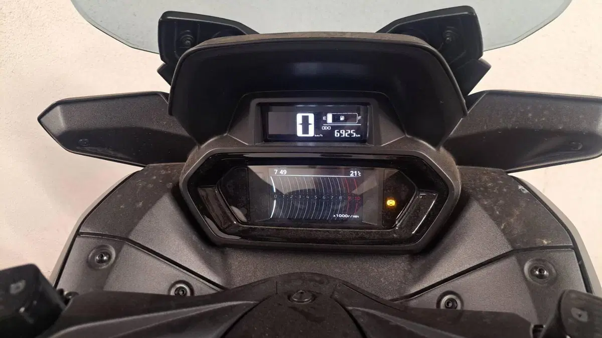 Yamaha X-Max 300 Tech Max (2021 - 24)  (2)