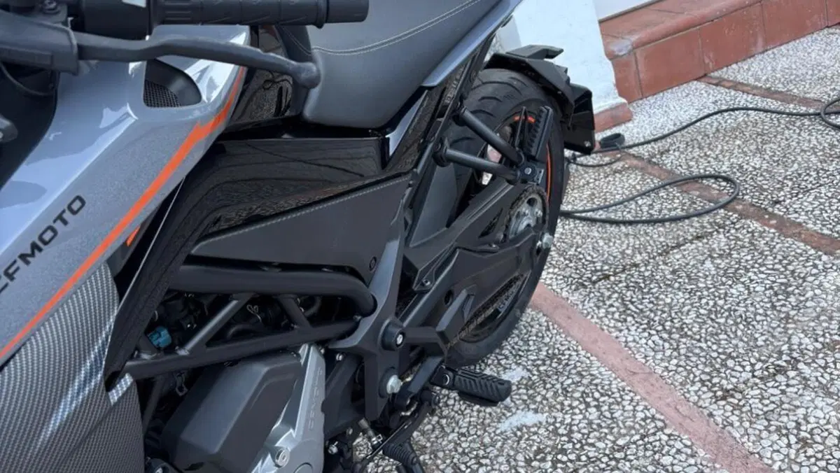 CFMOTO 300NK (2021 - 26)  (6)