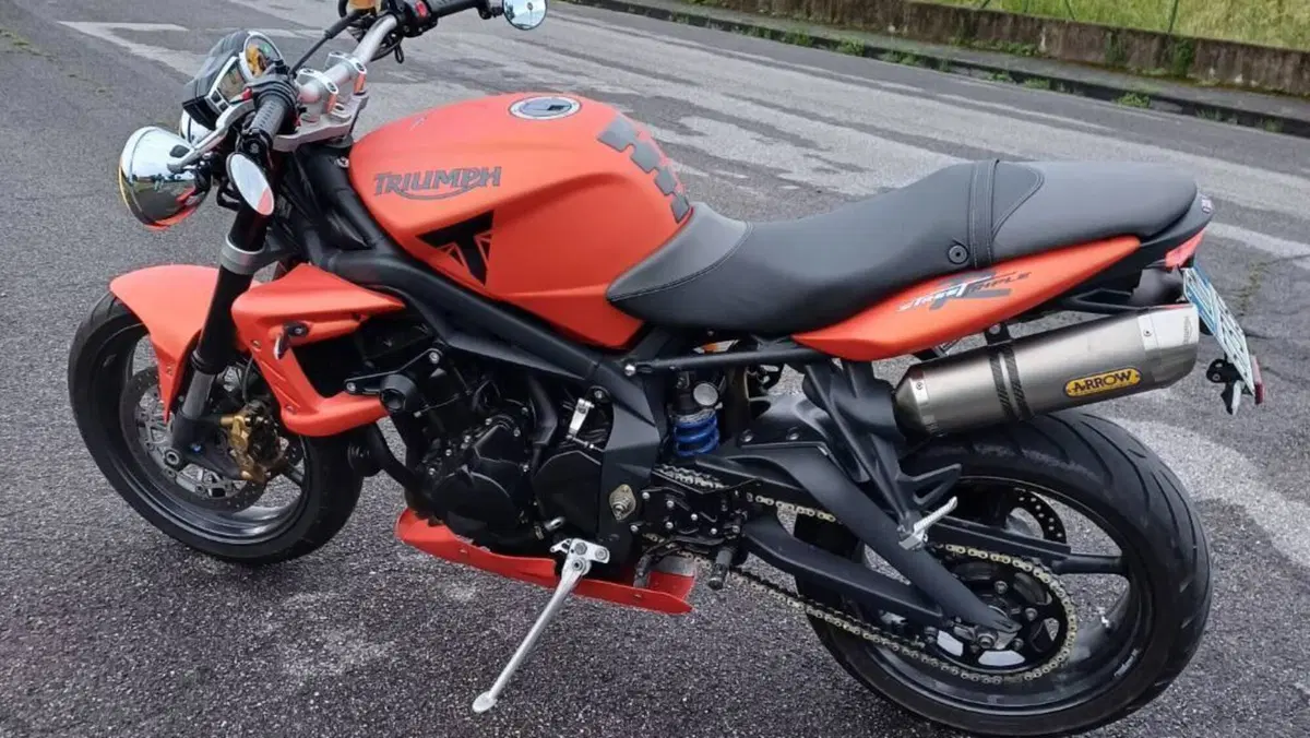 Triumph Street Triple R (2009 - 12)  (2)