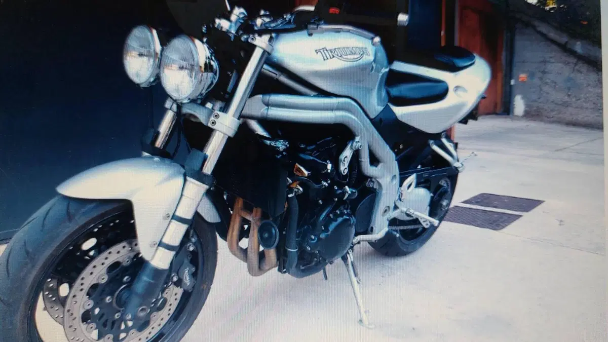 Triumph Speed Triple 955 (2002 - 04) 