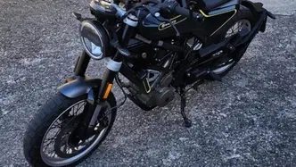 Husqvarna Svartpilen 401 (2020) usata