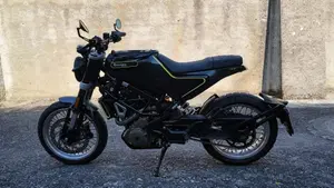 Husqvarna Svartpilen 401 (2020)  (2)