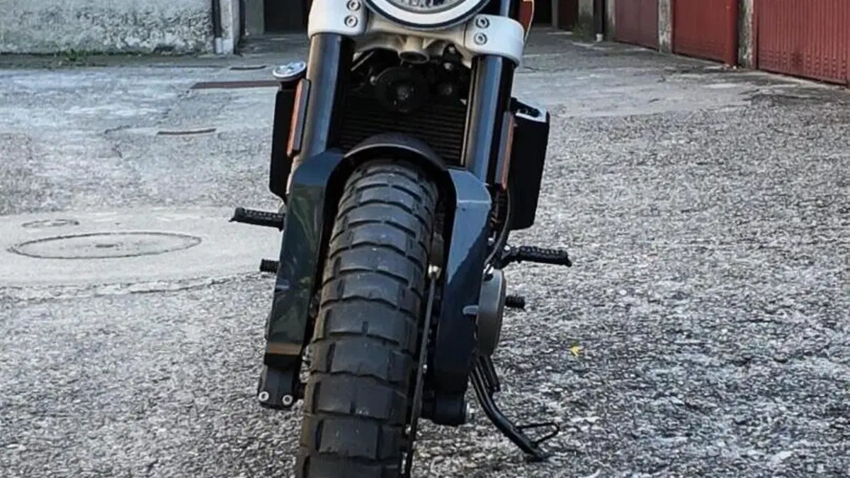 Husqvarna Svartpilen 401 (2020)  (4)