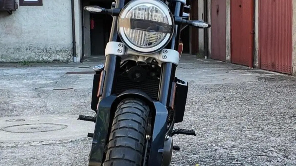 Husqvarna Svartpilen 401 (2020)  (6)