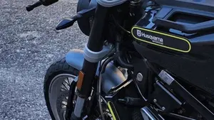 Husqvarna Svartpilen 401 (2020)  (9)
