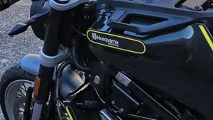 Husqvarna Svartpilen 401 (2020)  (14)