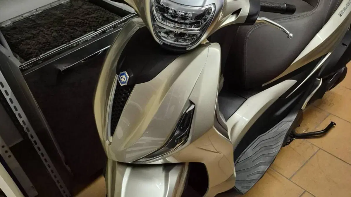 Piaggio Beverly 300 Hpe (2021) 