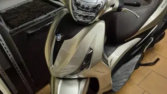 Piaggio Beverly 300 Hpe (2021)