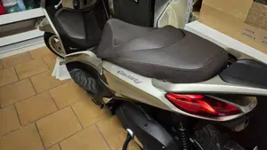 Piaggio Beverly 300 Hpe (2021)  (3)