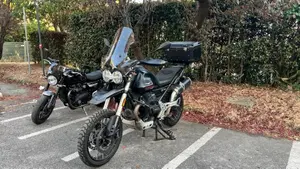 Moto Guzzi V85 TT (2021 - 23)  (2)