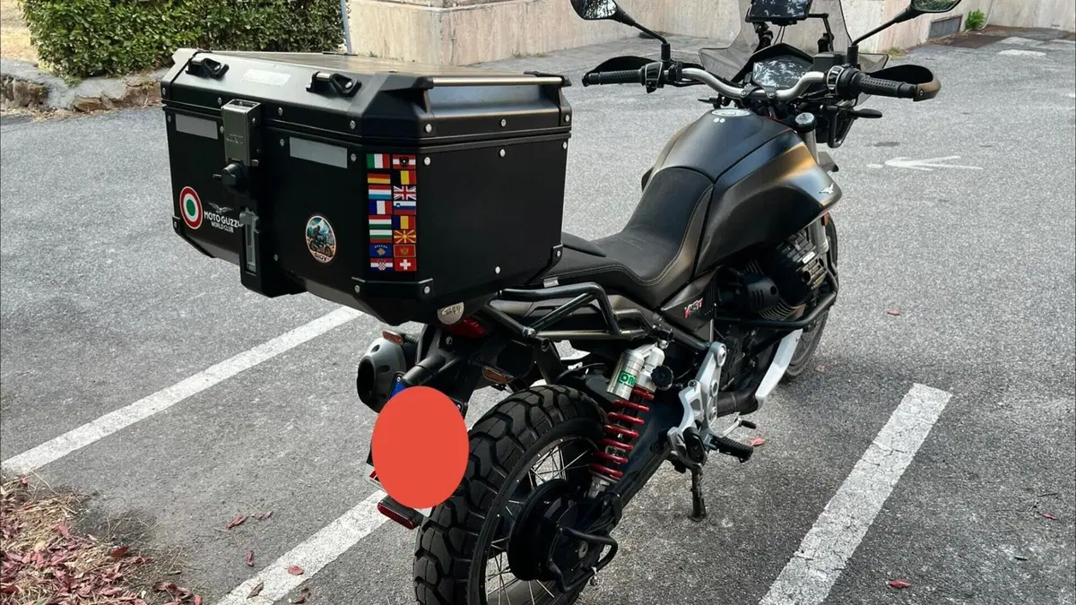 Moto Guzzi V85 TT (2021 - 23)  (3)