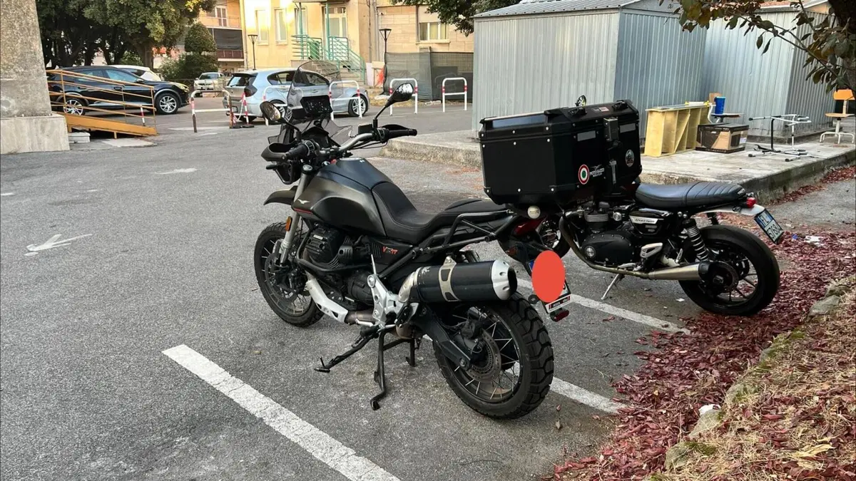 Moto Guzzi V85 TT (2021 - 23)  (4)