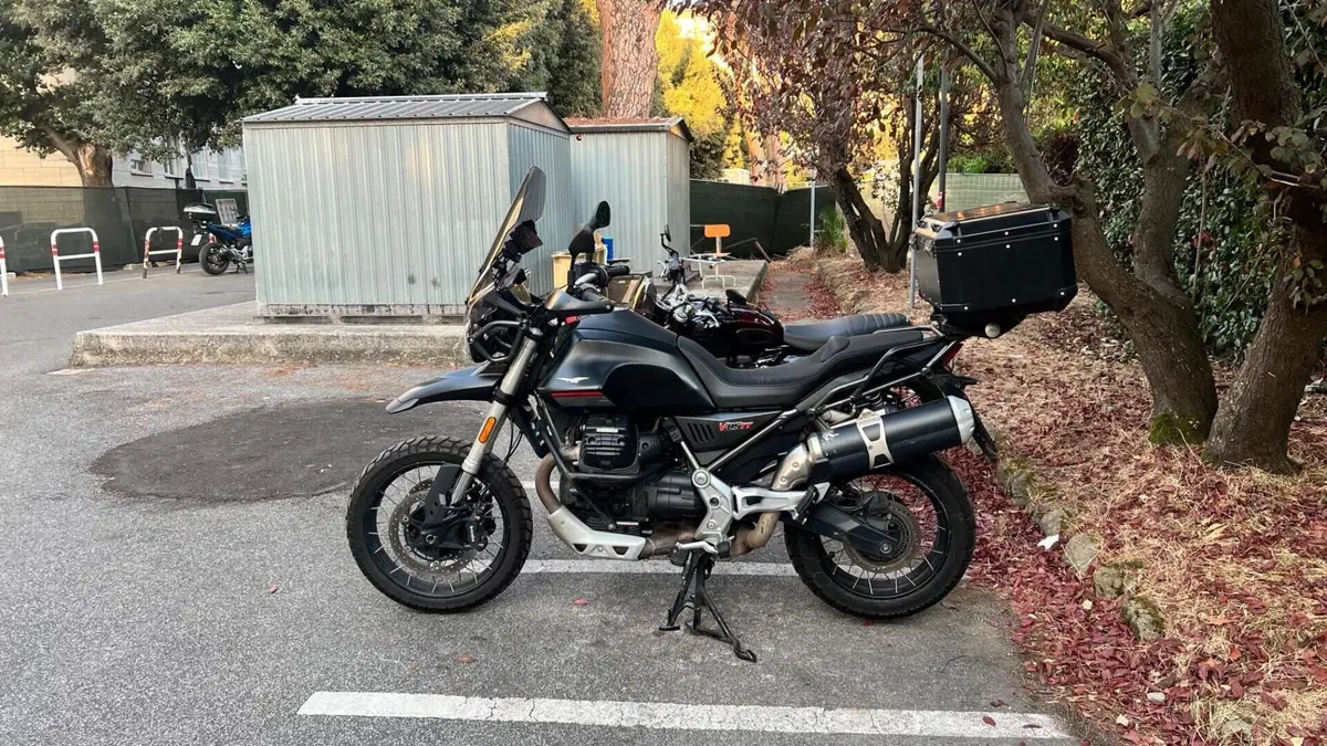 Moto Guzzi V85 TT (2021 - 23)  (5)