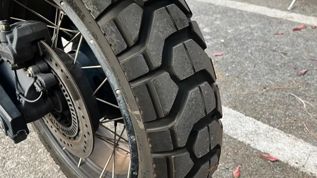 Moto Guzzi V85 TT (2021 - 23)  (6)