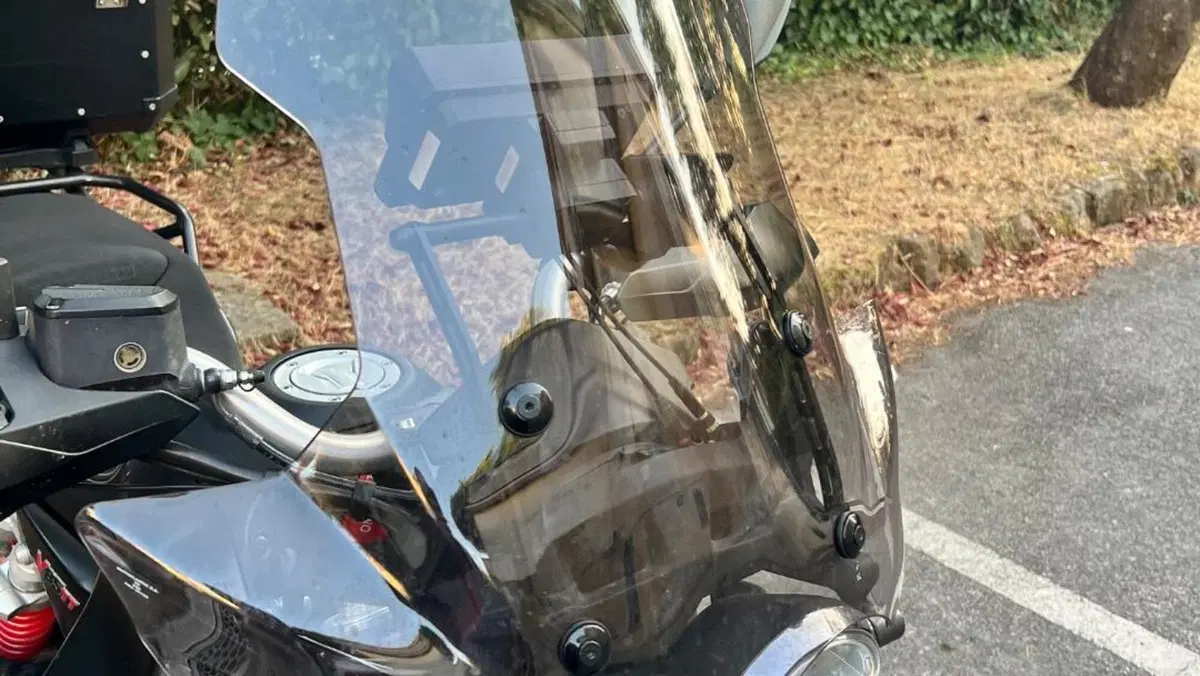 Moto Guzzi V85 TT (2021 - 23)  (7)