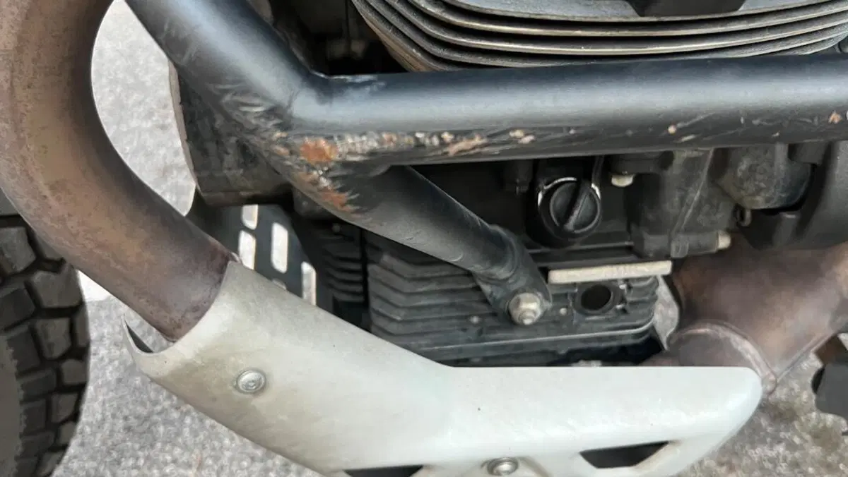 Moto Guzzi V85 TT (2021 - 23)  (9)