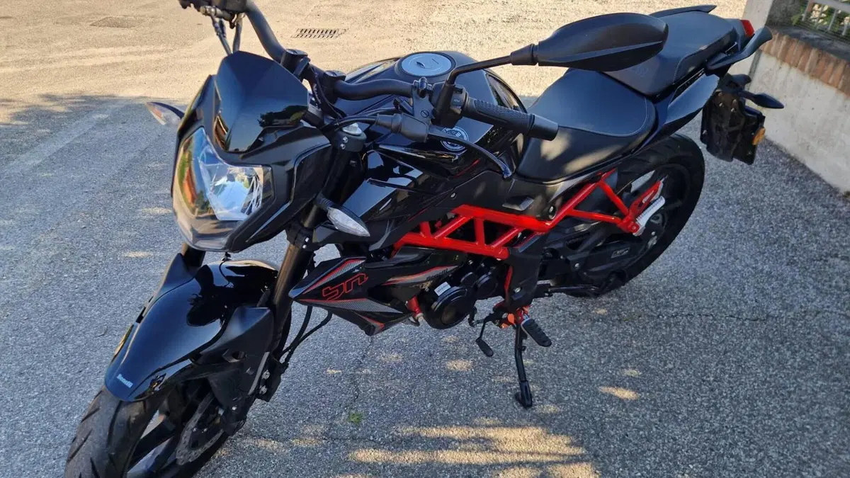 Benelli BN 125 (2021 - 25)  (2)