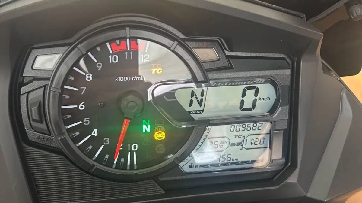Suzuki V-Strom 650 (2021 - 25)  (6)