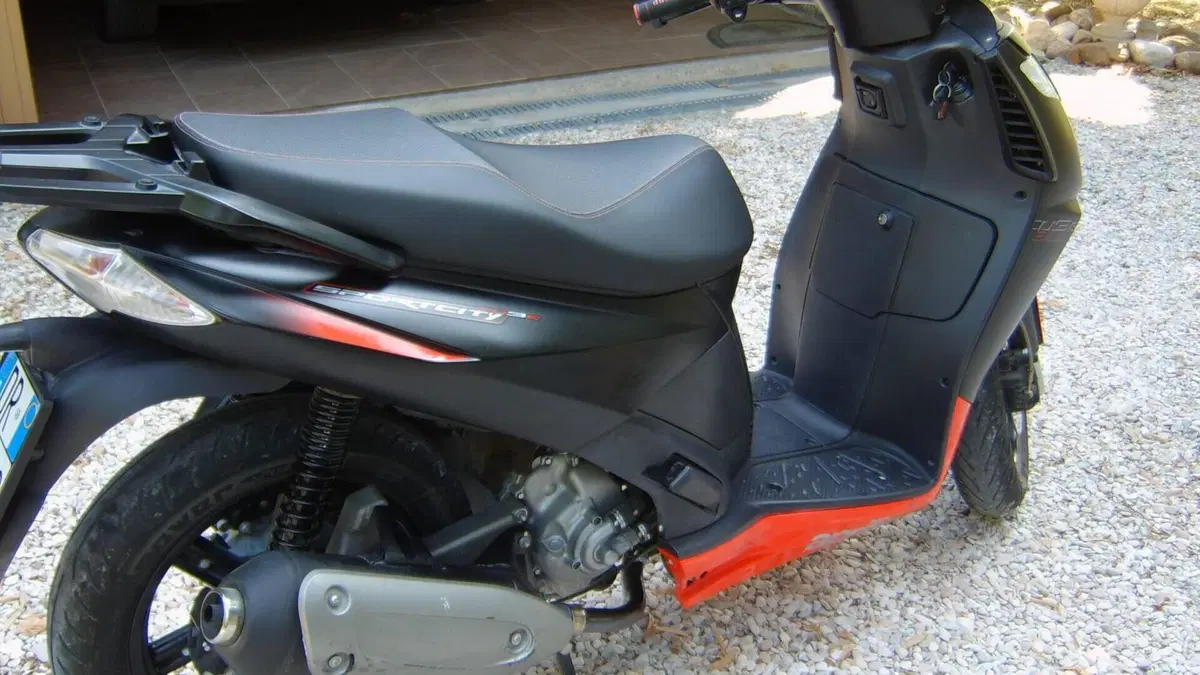 Aprilia Sportcity Cube 300 (2008 - 13)  (4)